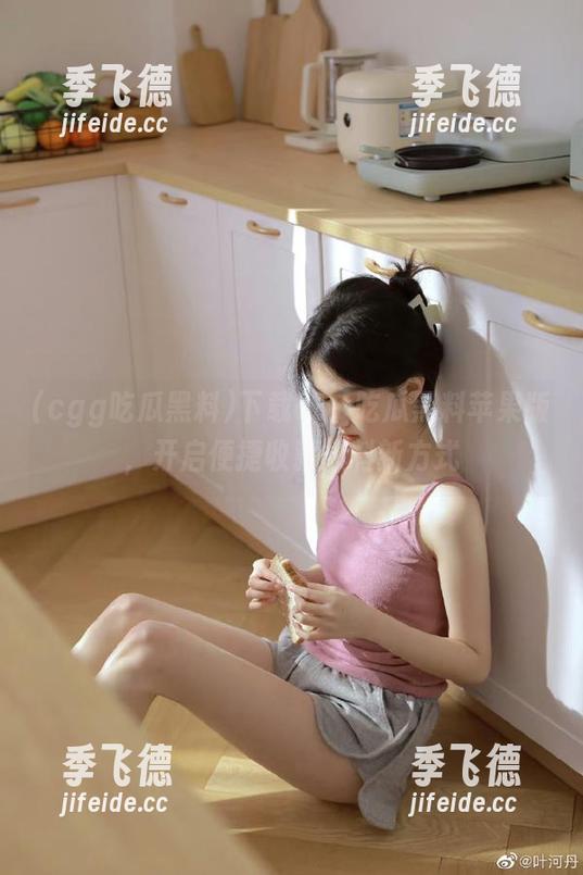 下载cgg吃瓜黑料苹果版，开启便捷收藏爆料新方式